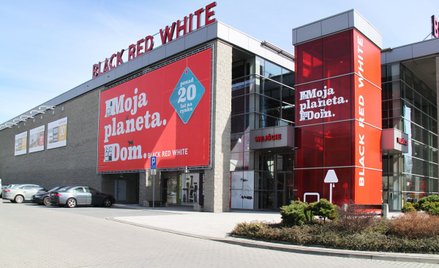 Potężna fala zwolnień w Black Red White. Pracę straci około 800 osób