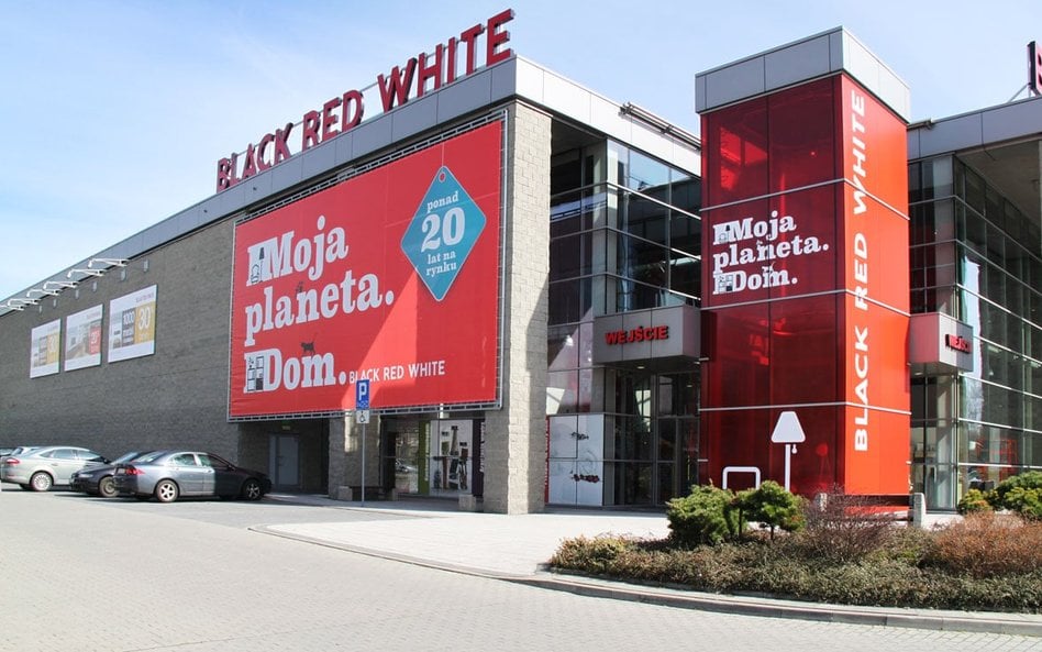 Potężna fala zwolnień w Black Red White. Pracę straci około 800 osób