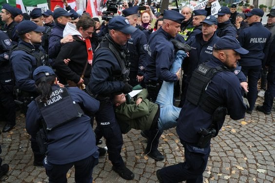 Podczas protestu przed siedzibą Trybunału Konstytucyjnego interweniowała policja