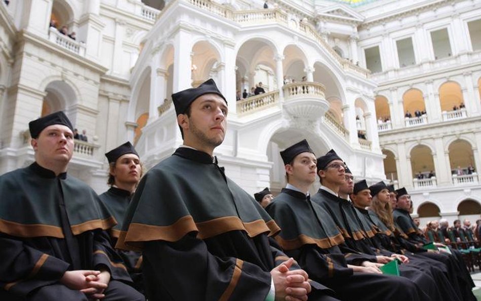 Umowy studentów z uczelniami