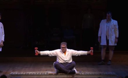 Organizatorzy podczas ceremonii wręczania nagród próbują też przemycić prawdziwą naukę