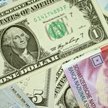 Dolar i frank zyskują, a rentowności obligacji spadają