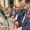 Papież z symbolem rosyjskich nacjonalistów