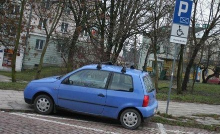 Niepełnosprawni: wydanie karty parkingowej wymaga indywidualnego podejścia - wyrok WSA