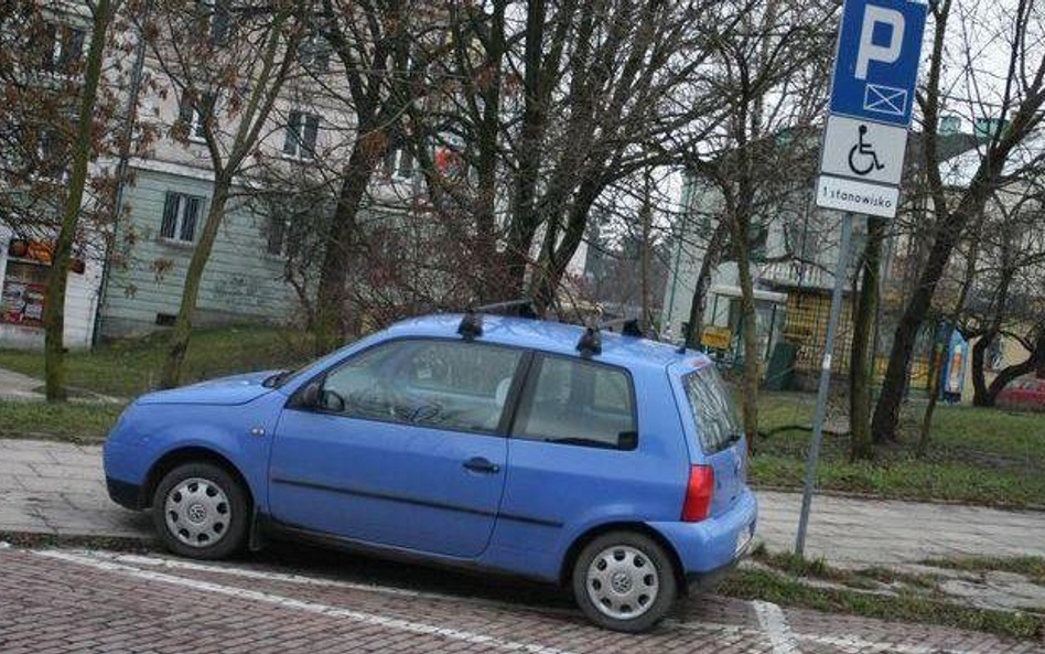 Niepełnosprawni: wydanie karty parkingowej wymaga indywidualnego podejścia - wyrok WSA