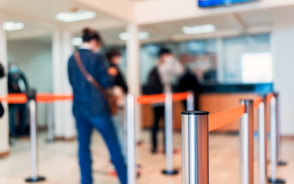 Klienci zakładają depozyty w bankach, klienci depozyty likwidują