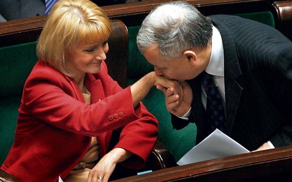 Media spekulowały o szczególnej więzi Jolanty Szczypińskiej i Jarosława Kaczyńskiego, gdy po przegło