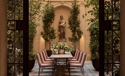 Kamienicę, w której mieści się hotel Sir Prague, wybudowano w 1884 r. w stylu neorenesansowym.