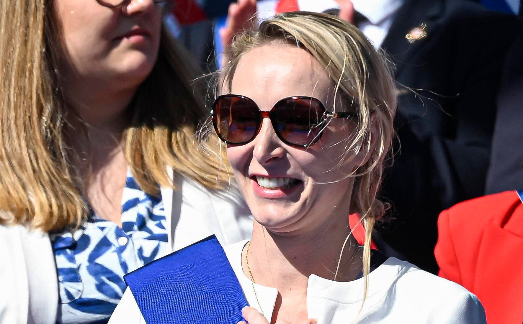 Polityków PiS ciągnie do skrajnej prawicy. Pojawili się na imprezie wnuczki Jean-Marie Le Pena