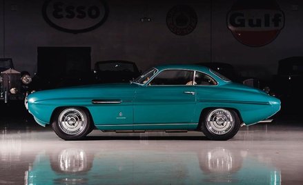 Konstrukcja ze szkieletowym podwoziem i niezależnym zawieszeniem na obu osiach była szalenie nowocze