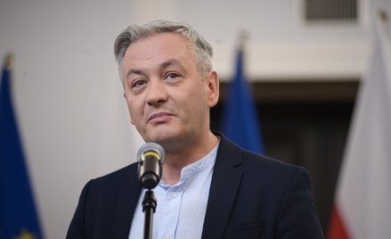 Współprzewodniczący Nowej Lewicy Robert Biedroń podczas uroczystości parafowania umowy koalicyjnej