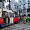 Bydgoszcz. Wypadek na skrzyżowaniu ulic Gdańskiej i Focha. Tramwaj wypadł z szyn i uderzył w budynek