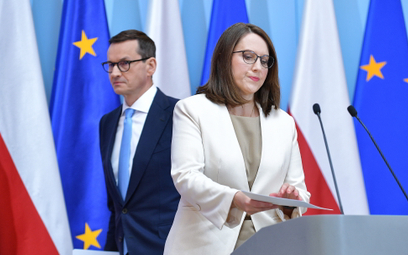 Premier Mateusz Morawiecki i minister finansów Magdalena Rzeczkowska
