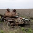 Zniszczony rosyjski czołg na Ukrainie