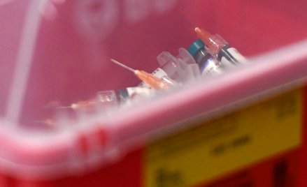 Zaktualizowany kalendarz dzieli szczepienia na trzy kategorie.