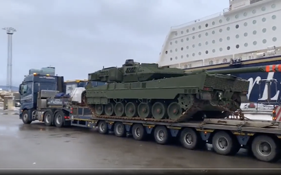 Leopardy 2A7 zostały dostarczone z Niemiec do Norwegii, gdzie zostaną poddane testom.