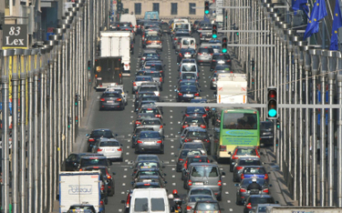 Bruksela zakaże wjazdu samochodów z silnikami spalinowymi
