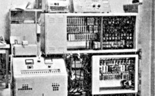 Komputer EMAL-2 – powstawał w latach 1957–1958 i odznaczał się wysoką niezawodnością