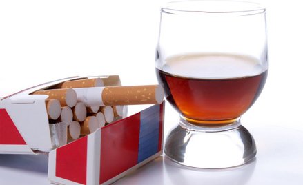 Akcyza na alkohol i tytoń - legalność podwyżki budzi wątpliwości