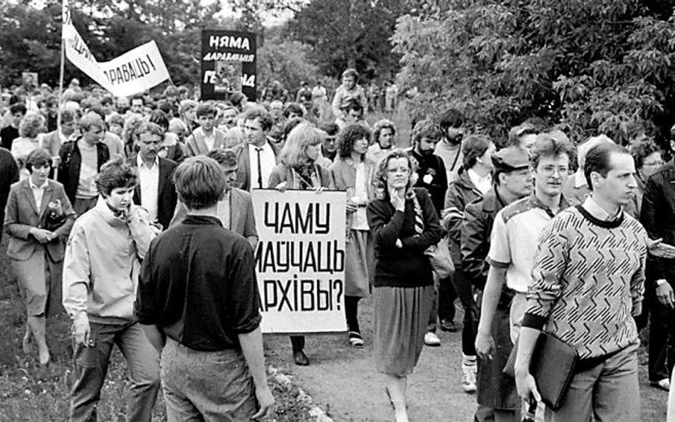 Manifestacje pod hasłem ujawnienia prawdy o zbrodni w Kuropatach pod koniec lat 80. były dla białoru