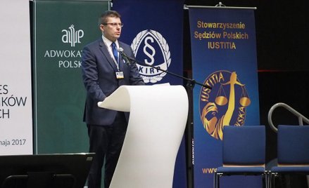 Wiceminister sprawiedliwości Marcin Warchoł podczas inauguracji Kongresu Prawników Polskich. Po wyst