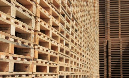 Paleta z tym samym VAT, co dostarczona na niej farba