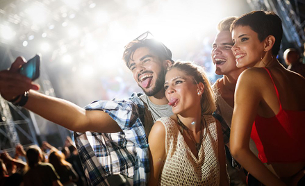 Na co uważać chwaląc się na FB i Instagramie zdjęciami z koncertu i festiwalu