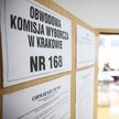 W Krakowie trwają wybory na prezydenta miasta. Na zdjęciu: lokal wyborczy w jednej ze szkół