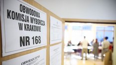 W Krakowie trwają wybory na prezydenta miasta. Na zdjęciu: lokal wyborczy w jednej ze szkół