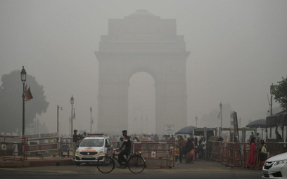 Rekordowy smog dusi Delhi. Licznikom zanieczyszczeń zabrakło cyfr