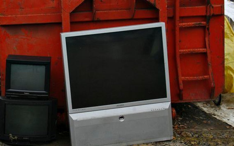 Czy dzięki nowym spotom Polacy zaczną płacić za radio i TVP
