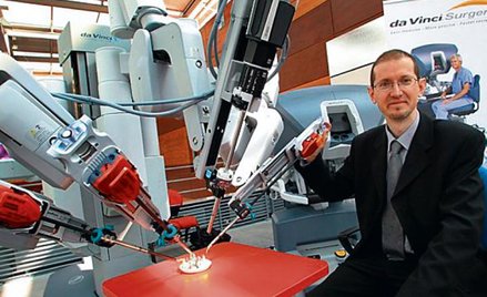 Robot Da Vinci SHDI potrafi samodzielnie operować