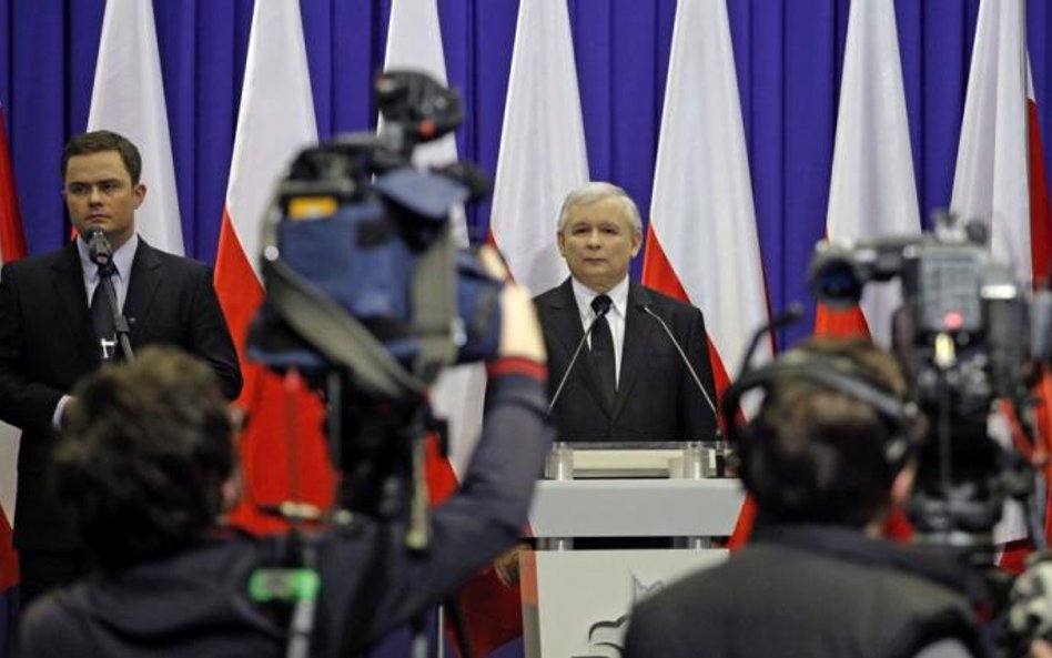 Prezes PiS Jarosław Kaczyński nie stanie się ulubieńcem mediów, ale może lepiej do nich docierać, je