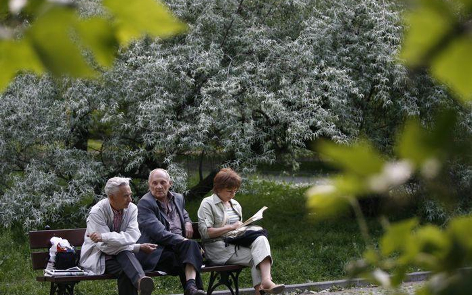 Emeryci ratują łotewski budżet