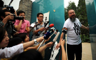 Ai Weiwei (z prawej)