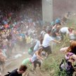Ludzie próbowali się ratować wspinając na nasyp