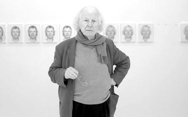 Wystawa Romana Opałki zainagurowała 10 października 2003 roku działalność galerii Atlas Sztuki.