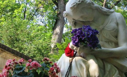 O zgodę na ekshumację ze zniszczonego grobowca nie wystąpi do sądu zarządca cmentarza