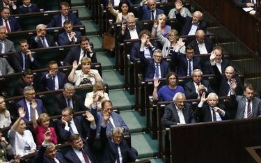 Wolniejsze tempo prac Sejmu nie służy PiS-owi