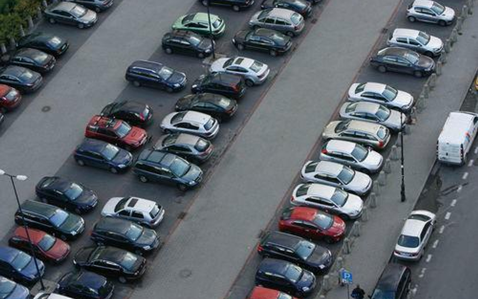 kto płaci podatek od nieruchomości od parkingu