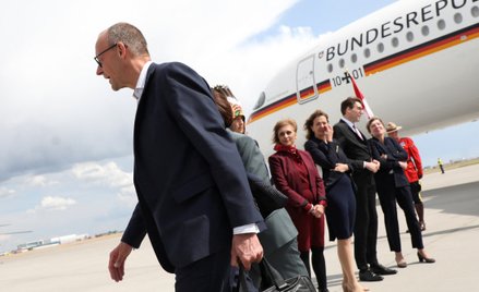 Kanclerz Friedrich Merz na lotnisku w Calgary w Kanadzie w drodze na szczyt przywódców G7