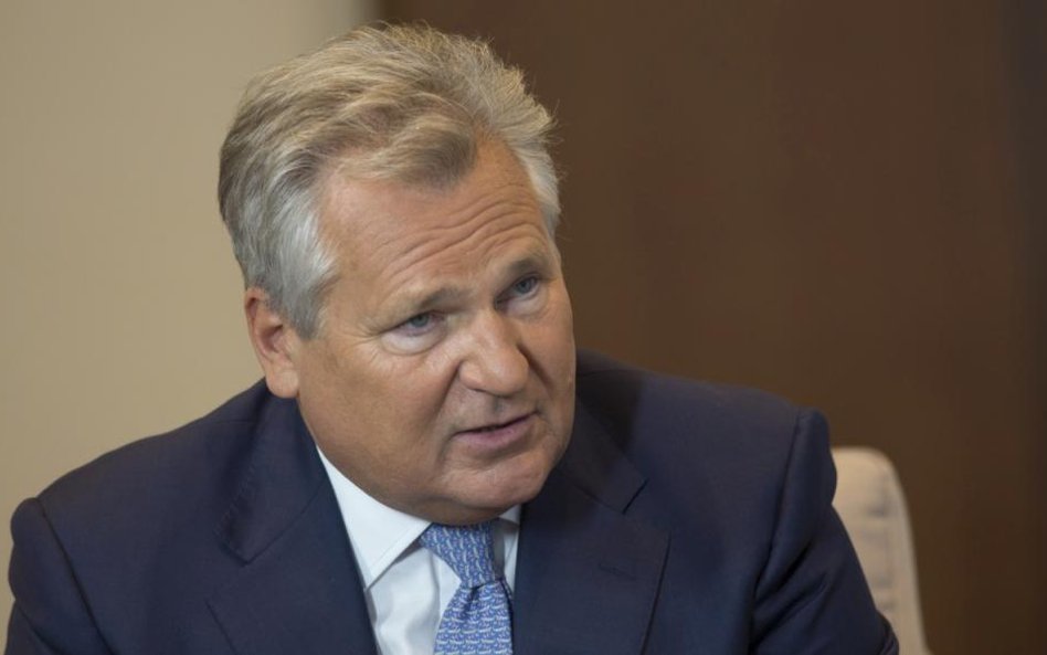 Kwaśniewski: Polska zobowiązała się przyjąć wspólną walutę