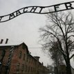 Raperzy oskarżeni o antysemityzm odwiedzą Auschwitz