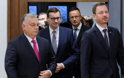 Premierzy: Węgier – Viktor Orbán, Polski – Mateusz Morawiecki i Słowacji - Eduard Heger w drodze na 