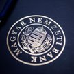 Węgierski bank centralny ogłasza QE i podwyższa stopę