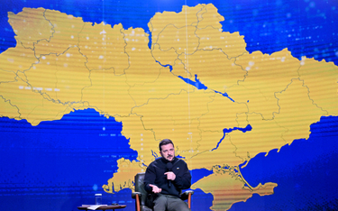 Na prezydenta Ukrainy Wołodymyra Zelenskiego presję wywierają sondaże, w których poparcie dla najważ