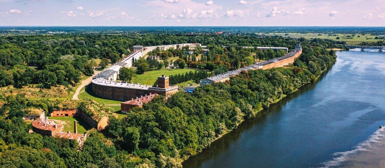 Tam, gdzie historia łączy się z naturą - TrekTours i Columbia zapraszają na rajd pieszy w Modlinie