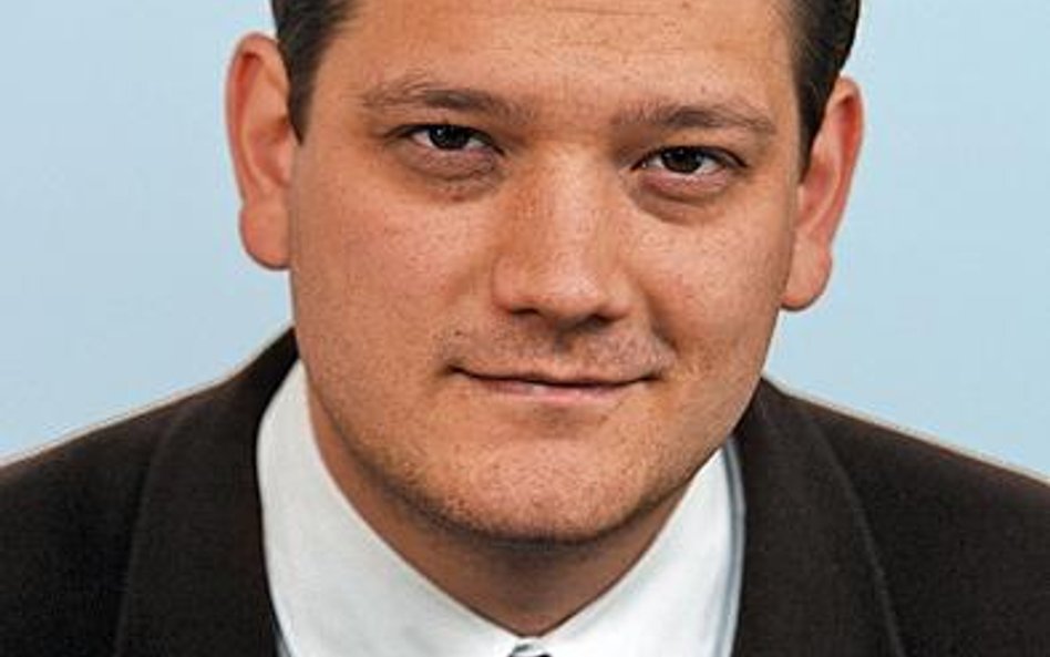 Dług jak spalony w piłce nożnej