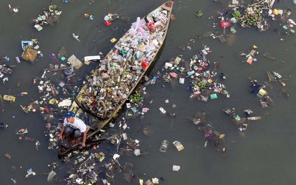 Zdaniem naukowców obecnie ok. 8 miliardów ton odpadów plastikowych zanieczyszcza planetę. Mikro- i n