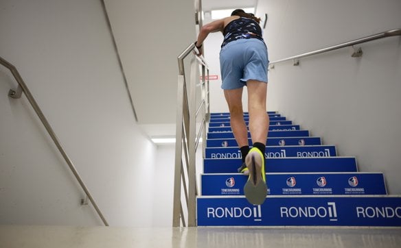 Meta znajduje się na trzydziestym siódmym piętrze budynku